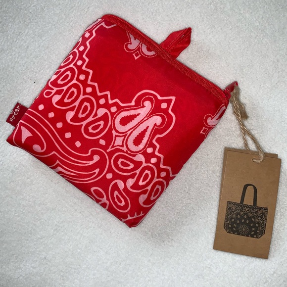 NEW! LEVI’S x Target Red Bandana Nylon Reusable Foldable Tote Bag, NWT! - Picture 4 of 10